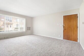 24583 Kelly Rd in Eastpointe, MI - Building Photo - Building Photo