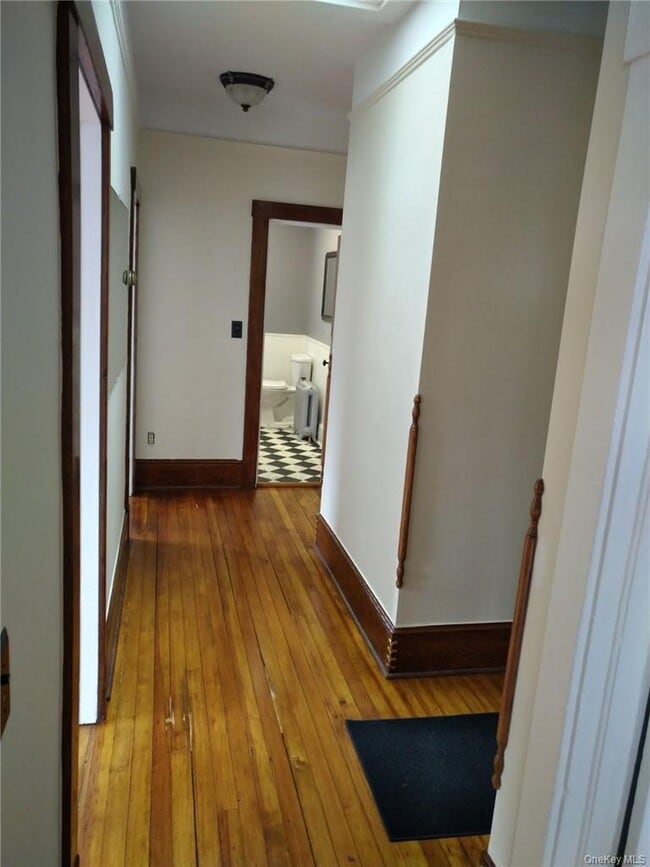 262 NY-32 in Woodbury, NY - Building Photo - Building Photo