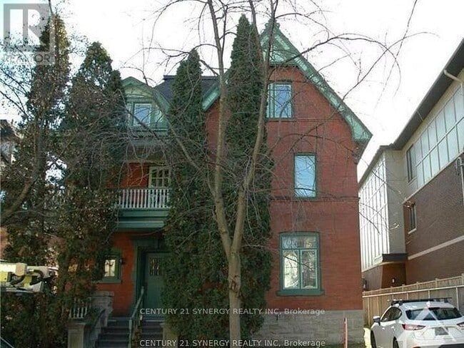 property at 458 MacLaren St