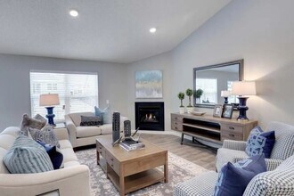 1957 Attenborough St in Shakopee, MN - Building Photo - Building Photo