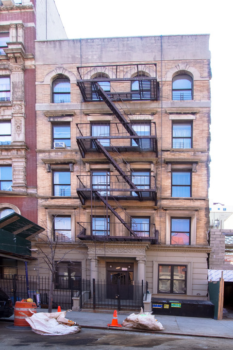 310 W 112th St in New York, NY - Building Photo