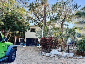 1615 Harbor Dr in Marathon, FL - Building Photo