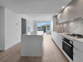 6537 Telford Ave in Burnaby, BC - Building Photo - Building Photo