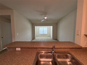 5459 Vineland Rd in Orlando, FL - Building Photo - Building Photo