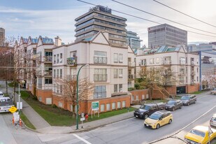 The Rhapsody in Vancouver, BC - Building Photo