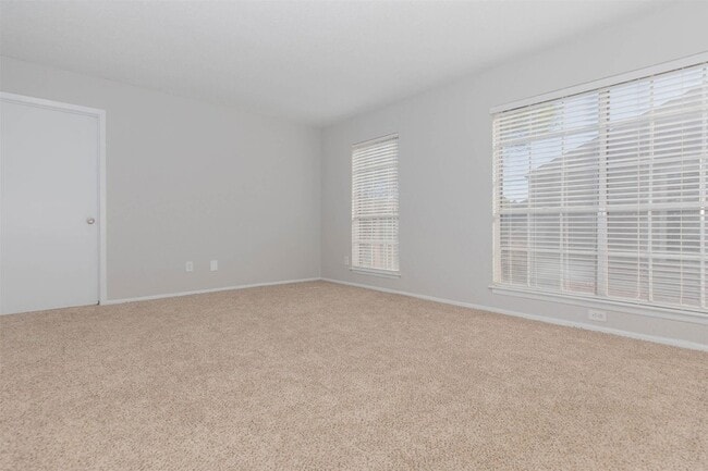 3125 Crestdale Dr, Unit 2527 in Houston, TX - Building Photo - Building Photo