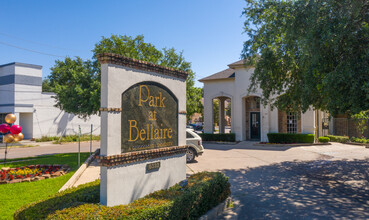 Park At Bellaire in Houston, TX - Building Photo - Building Photo