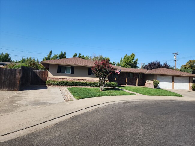 property at 925 Crestwood Dr