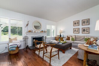 5962 E Oak Meadow Pl in Oak Park, CA - Building Photo - Building Photo