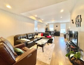 2620 W Cermak Rd in Chicago, IL - Building Photo - Building Photo