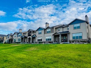 5066 W Valmont Way in Herriman, UT - Building Photo - Building Photo