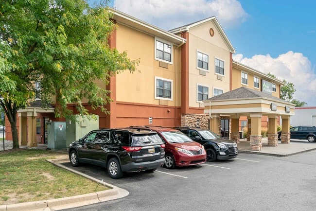 Furnished Studio-Detroit - Sterling Heights in Sterling Heights, MI - Building Photo - Building Photo