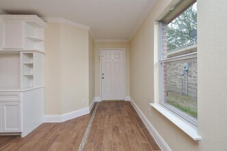 5735 Westminster Village Dr in Houston, TX - Building Photo - Building Photo