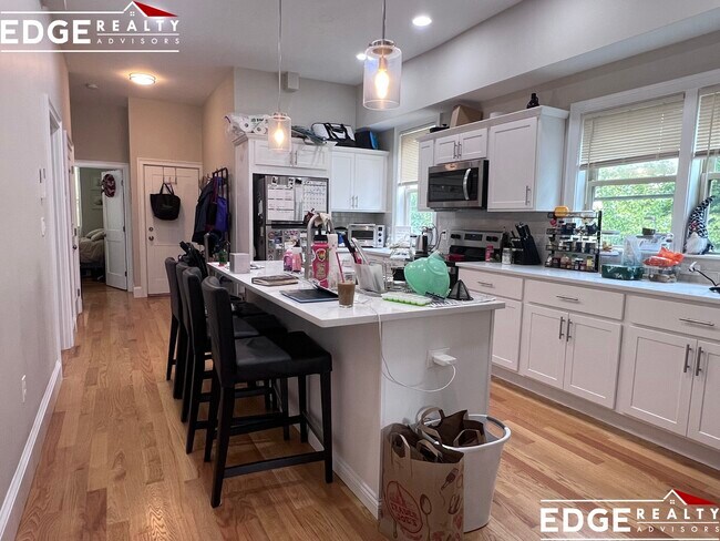 78 Foster St, Unit 2 in Boston, MA - Building Photo - Building Photo