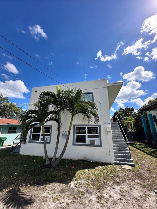 2050 Lincoln Ave in Opa Locka, FL - Building Photo