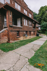 2070 Indianola Ave in Columbus, OH - Foto de edificio - Building Photo