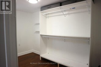 11 Bankfield Dr in Toronto, ON - Building Photo - Building Photo