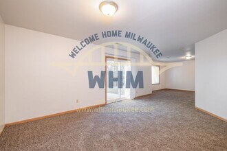 18910 Hi View Dr in Brookfield, WI - Building Photo - Building Photo