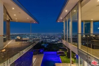 1474 Blue Jay Way in Los Angeles, CA - Building Photo - Building Photo