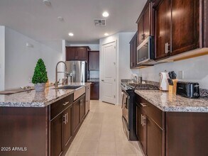 6940 W Beth Dr in Phoenix, AZ - Building Photo - Building Photo