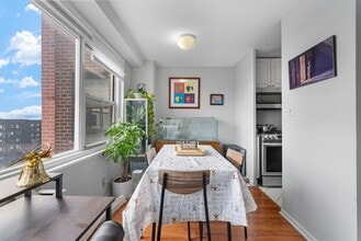 225 St Pauls Ave, Unit 7T in Jersey City, NJ - Foto de edificio - Building Photo