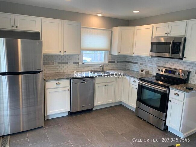 173 Parkway N in Brewer, ME - Foto de edificio - Building Photo