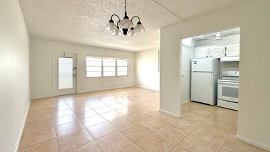563 Fanshaw N in Boca Raton, FL - Building Photo - Building Photo