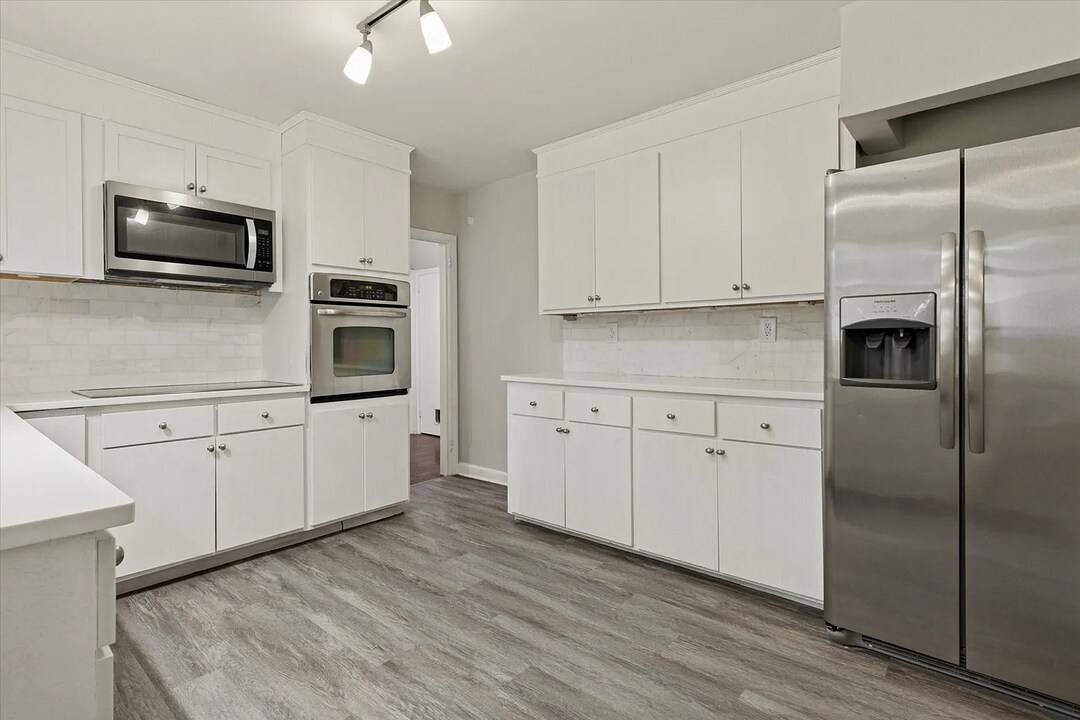 310 Pine Tree Rd in Wayne, PA - Building Photo