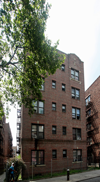 35-48 95th St in Jackson Heights, NY - Building Photo