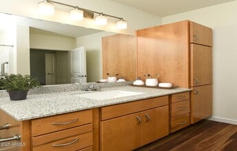 16985 W Van Buren St, Unit 1 in Goodyear, AZ - Foto de edificio - Building Photo