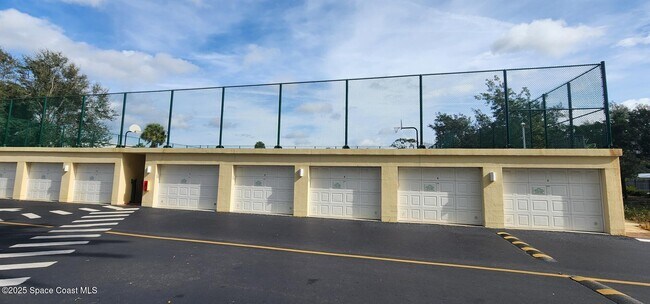 134 Starboard Ln in Merritt Island, FL - Foto de edificio - Building Photo