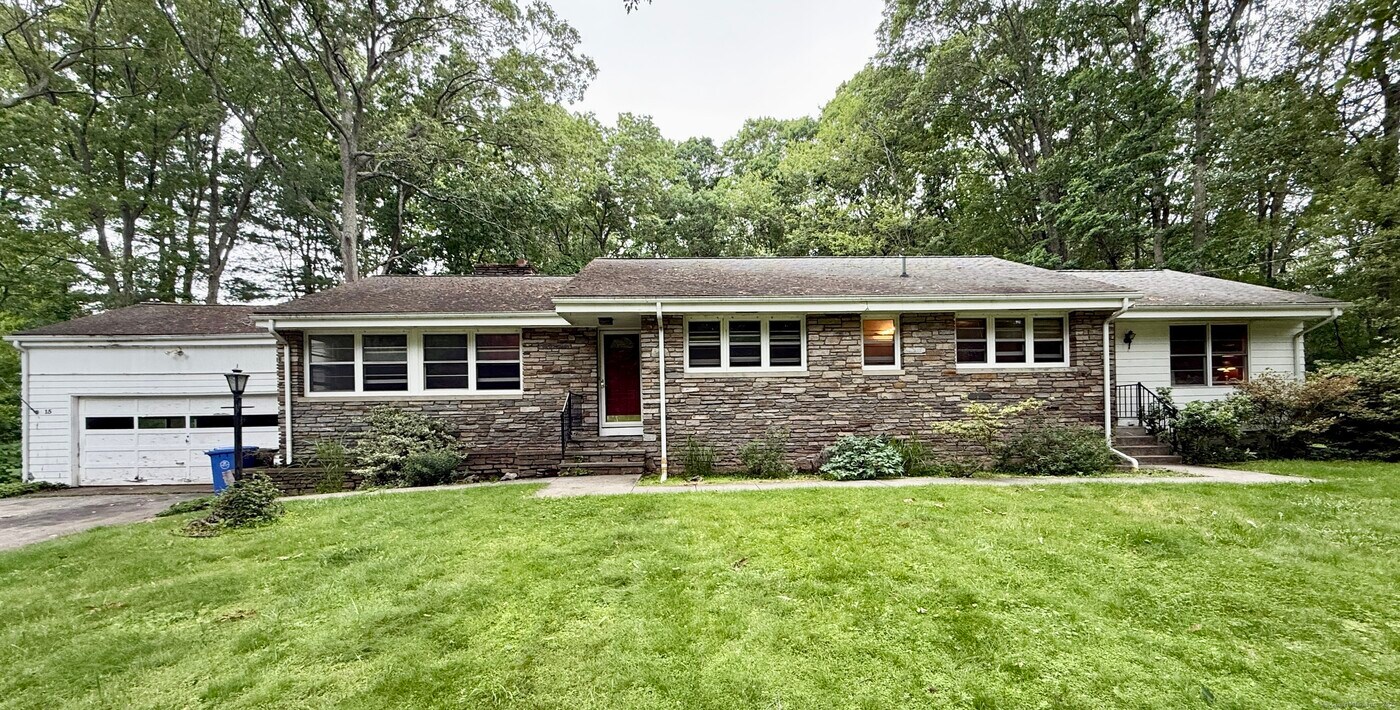 15 Highland Rd in Mansfield, CT - Building Photo