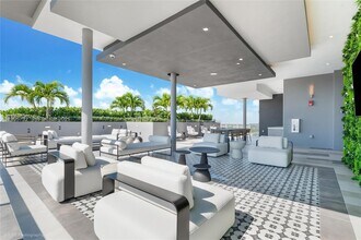 9600 S Dixie Hwy in Miami, FL - Building Photo - Building Photo