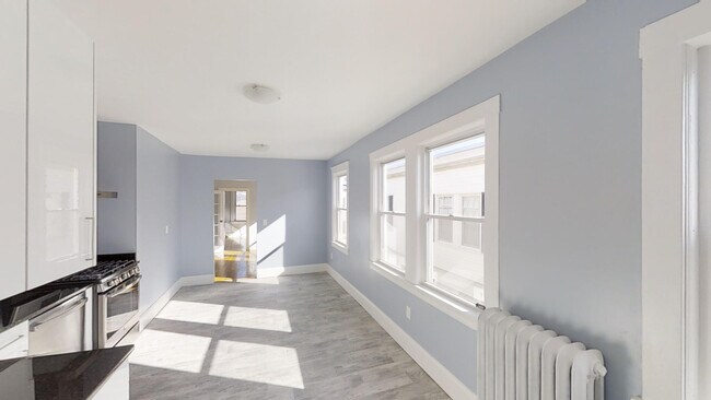 52 Mansfield St, Unit 1 in Somerville, MA - Building Photo - Building Photo