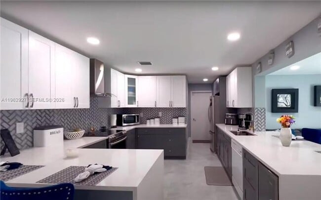 8275 Shadow Wood Blvd