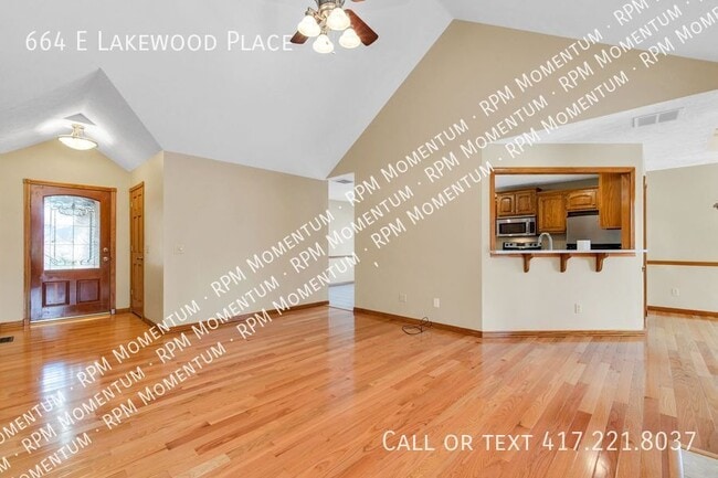 664 E Lakewood St in Springfield, MO - Building Photo - Building Photo