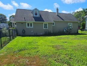 47 Brookfield Ave in Center Moriches, NY - Building Photo - Building Photo
