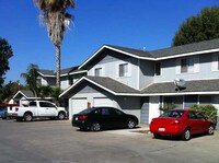 North Wood Townhomes in Lemoore, CA - Foto de edificio - Building Photo