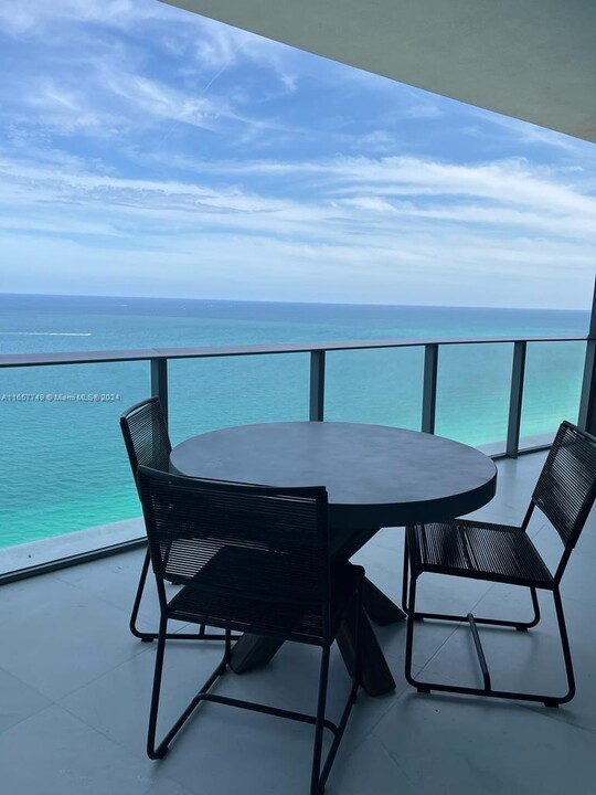 15701 Collins Ave, Unit 3104 in North Miami Beach, FL - Building Photo