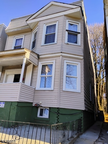 156 S 12th St in Newark, NJ - Foto de edificio
