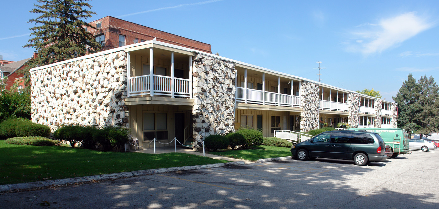 Grand Terrace in Des Moines, IA - Building Photo