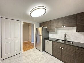 525 N Quentin Rd, Unit 215 in Palatine, IL - Building Photo - Building Photo