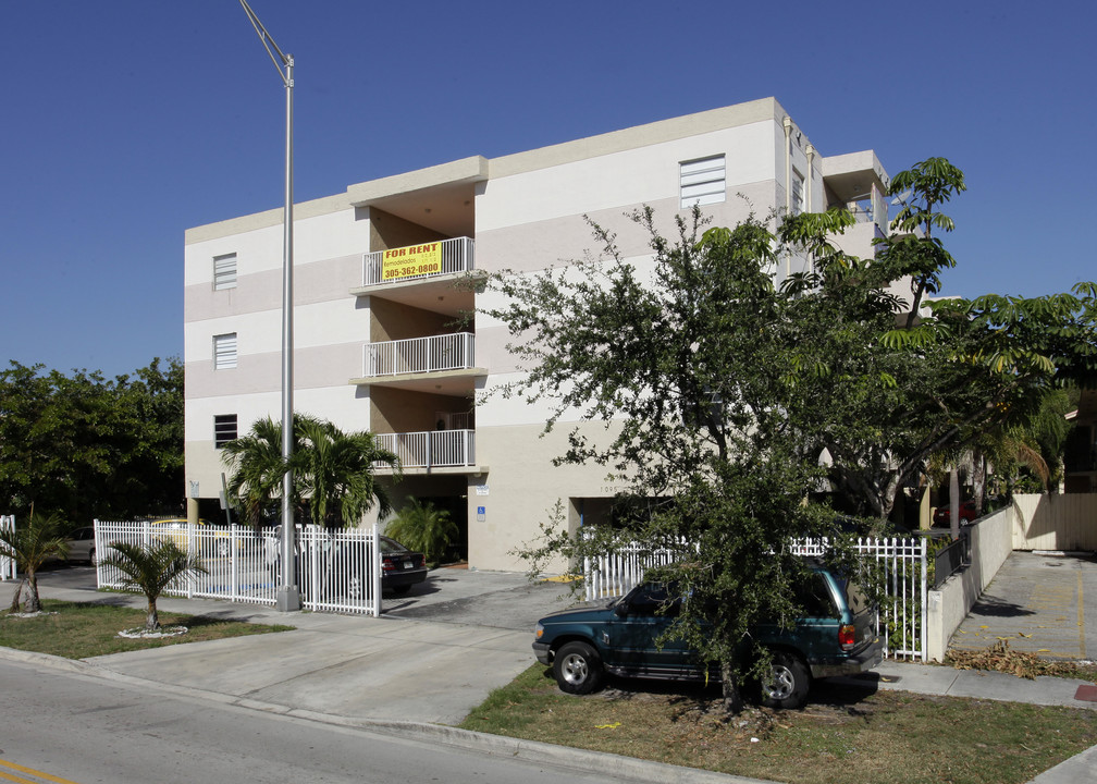 Montego Bay Condominiums in Hialeah, FL - Building Photo