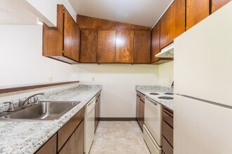 Lake Terrace Apartments in Santa Clara, CA - Building Photo - Interior Photo