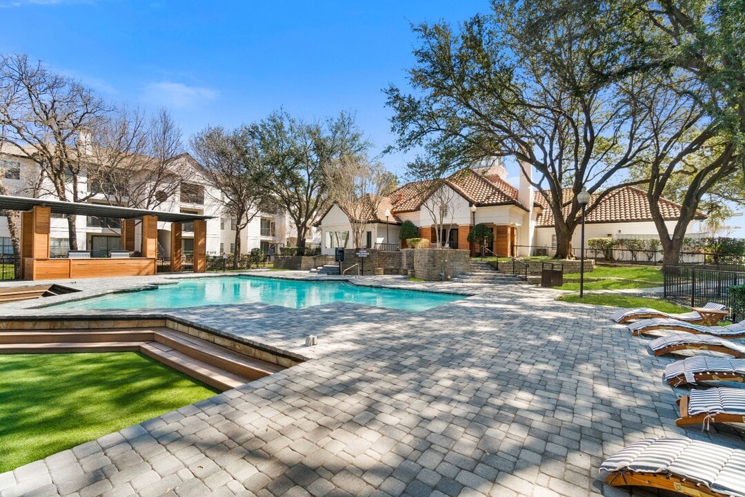 Arboretum at Lewisville in Lewisville, TX - Building Photo