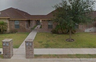 1802 S Kumquat St, Unit B in Pharr, TX - Building Photo