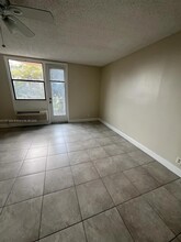 2701 Riverside Dr in Coral Springs, FL - Building Photo - Building Photo