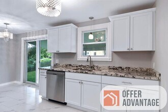 11 Wellington Rd in Cheektowaga, NY - Building Photo - Building Photo