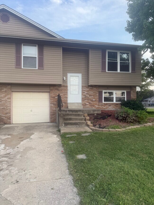 property at 552 Manor Hill Ln