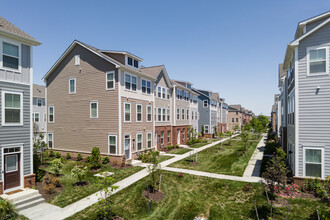 Collection at Scotland Heights in Waldorf, MD - Building Photo - Building Photo